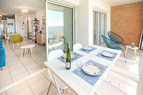 Apartment in Roses by the Waterfront