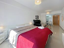Ayres Suites Moreno