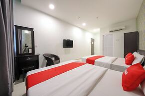 OYO 89497 Dream Nur Hotel