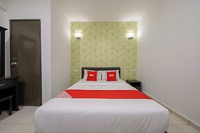 OYO 89497 Dream Nur Hotel