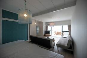 KAWAZU BEACH HOUSE BLUE MOON
