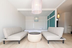 KAWAZU BEACH HOUSE BLUE MOON
