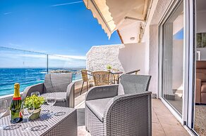 Beachfront Apartment in Platja Almadrava