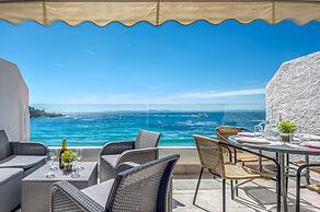 Beachfront Apartment in Platja Almadrava