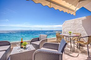 Beachfront Apartment in Platja Almadrava
