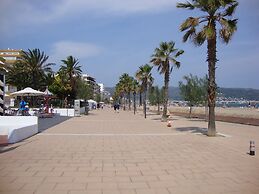 Apartment in Roses With Beachfront View
