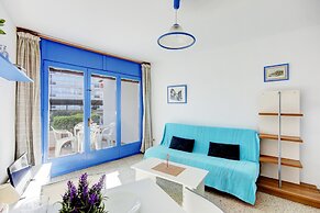 Apartment in Roses With Beachfront View