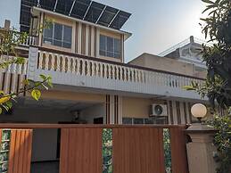 Decent Family Guest House