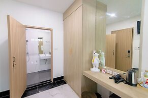 Bear & Bird Hotel