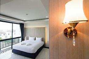 Bear & Bird Hotel