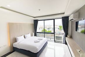 Bear & Bird Hotel