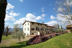 Farmhouse in Tuscany With Pool & Valley Views