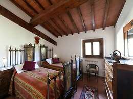 Farmhouse in Tuscany With Pool & Valley Views
