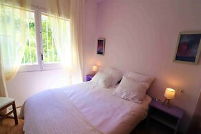 Roses Beach Apartment for 6