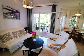 Roses Beach Apartment for 6