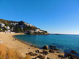 Roses Beach Apartment for 6