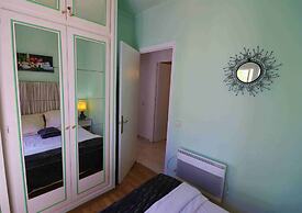 Roses Beach Apartment for 6