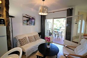 Roses Beach Apartment for 6