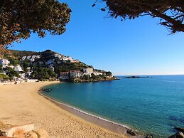 Roses Beach Apartment for 6
