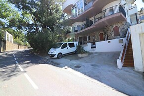Roses Beach Apartment for 6