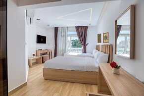 Diamond pyramids hotel
