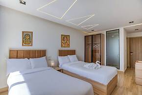 Diamond pyramids hotel