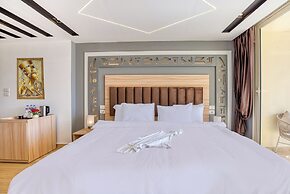 Diamond pyramids hotel
