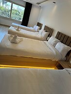 Diamond pyramids hotel