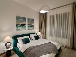 Stylish 1BR Apartment in La Sirene