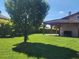 Spacious Villa With Garden and Pool