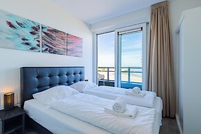 Lush Apartment With Water Views