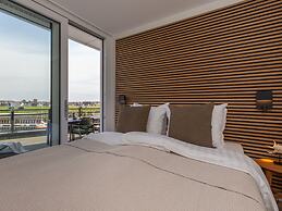 Lush Apartment With Water Views