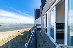 Lush Apartment With Water Views