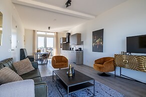 Lush Apartment With Water Views