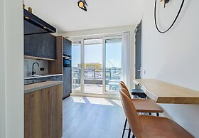 Lush Apartment With Water Views