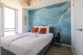 Lush Apartment With Water Views