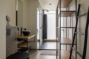 Lush Apartment With Water Views