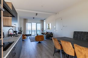 Lush Apartment With Water Views