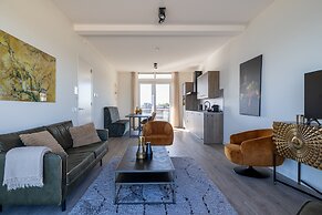 Lush Apartment With Water Views