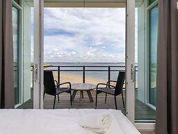 Lush Apartment With Water Views