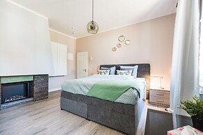 Modern Apartment With Terrace