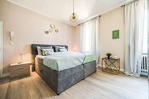 Modern Apartment With Terrace