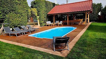 Comfortable House With Private Pool, Kolczewo