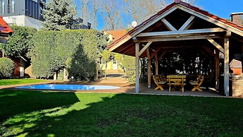 Comfortable House With Private Pool, Kolczewo