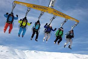 Cosy, Modern Canadian Wooden Chalet
