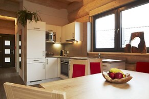 Cosy, Modern Canadian Wooden Chalet