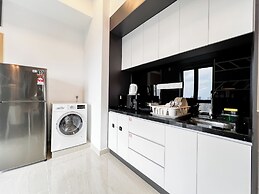 The Luxe by Manhattan Group