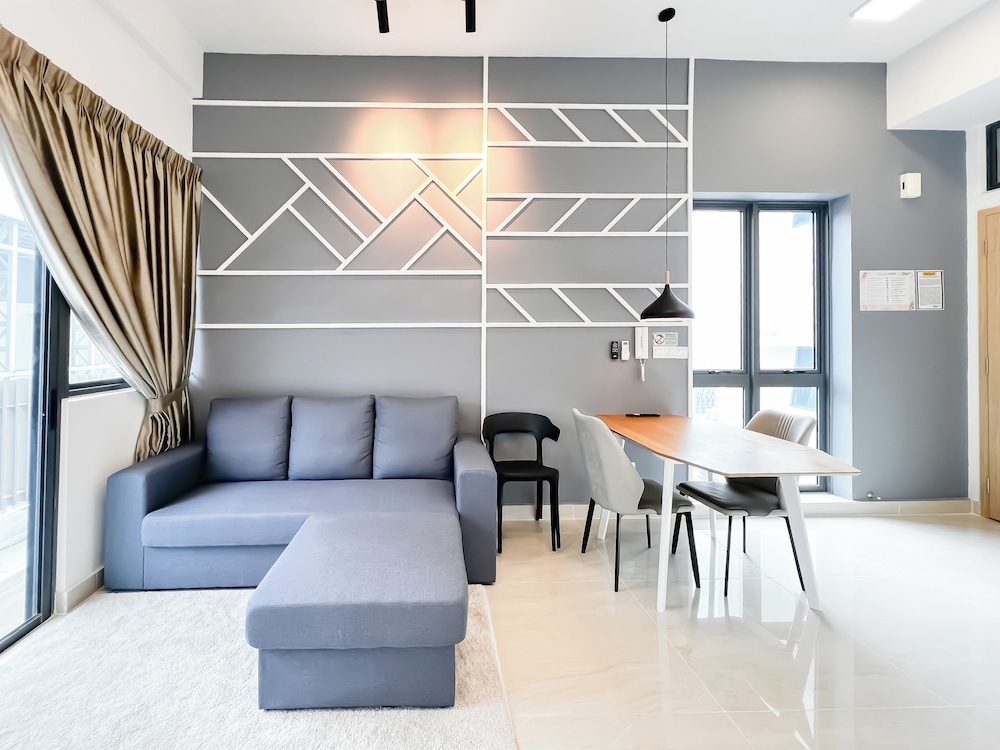 The Luxe by Manhattan Group