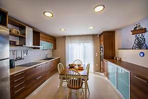 Villa Blue Wave Tria