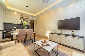 Luxury Apartments Queen